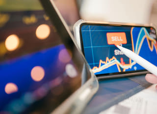 Operador de varios mercados que evalúa alternativas en Bitcoin, Ethereum y forex